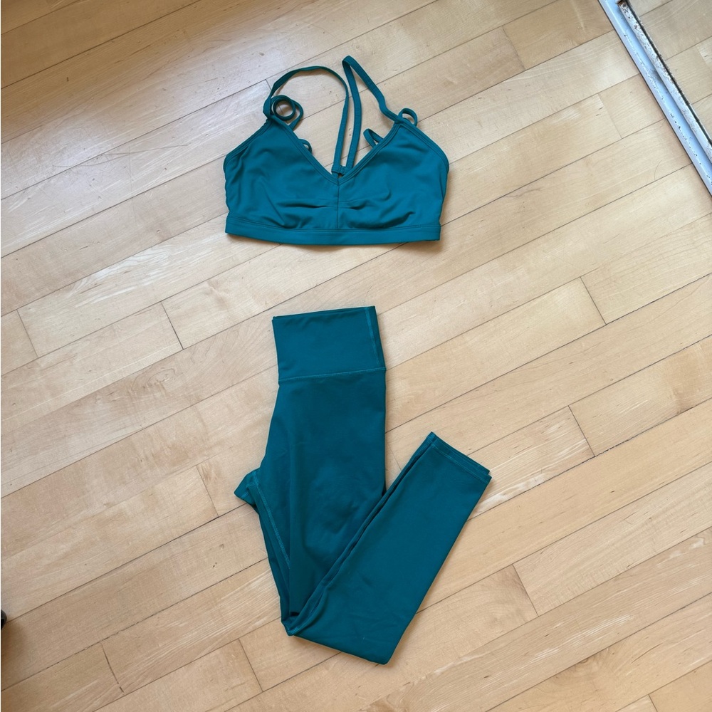 Green Fabletics leggings and sports bra